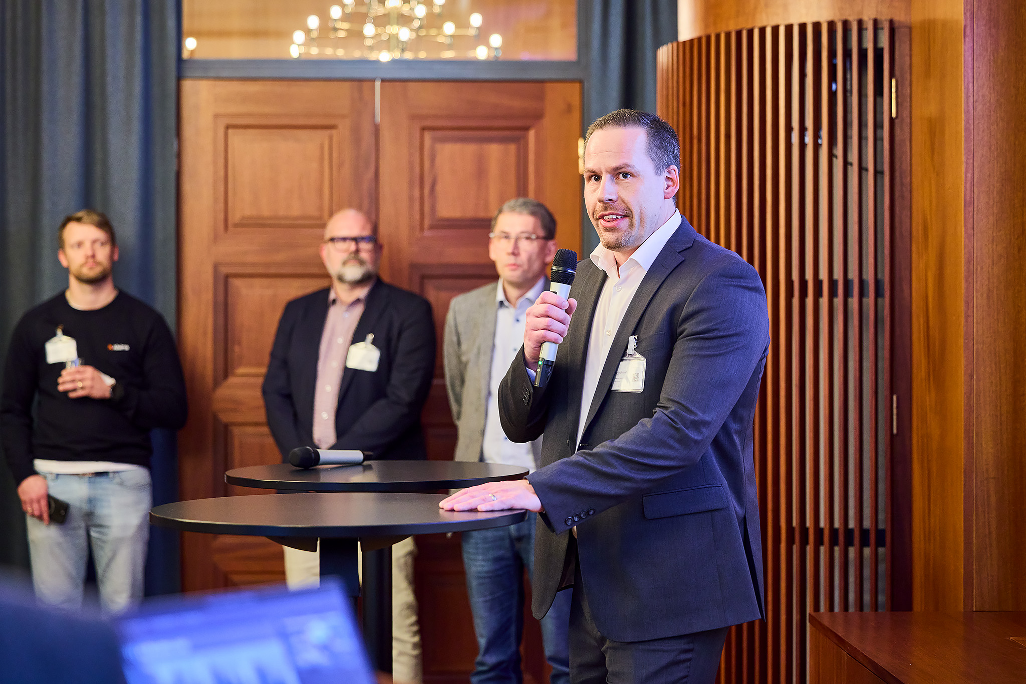 Anders Ostlund presenterar framtidsfragor for rostfria stal